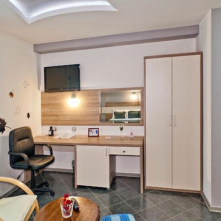 Garni Hotel Lama Kragujevac Buitenkant foto