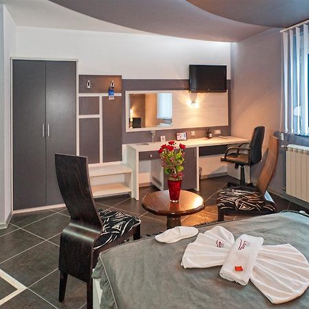 Garni Hotel Lama Kragujevac Buitenkant foto