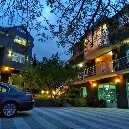 Garni Hotel Lama Kragujevac Buitenkant foto