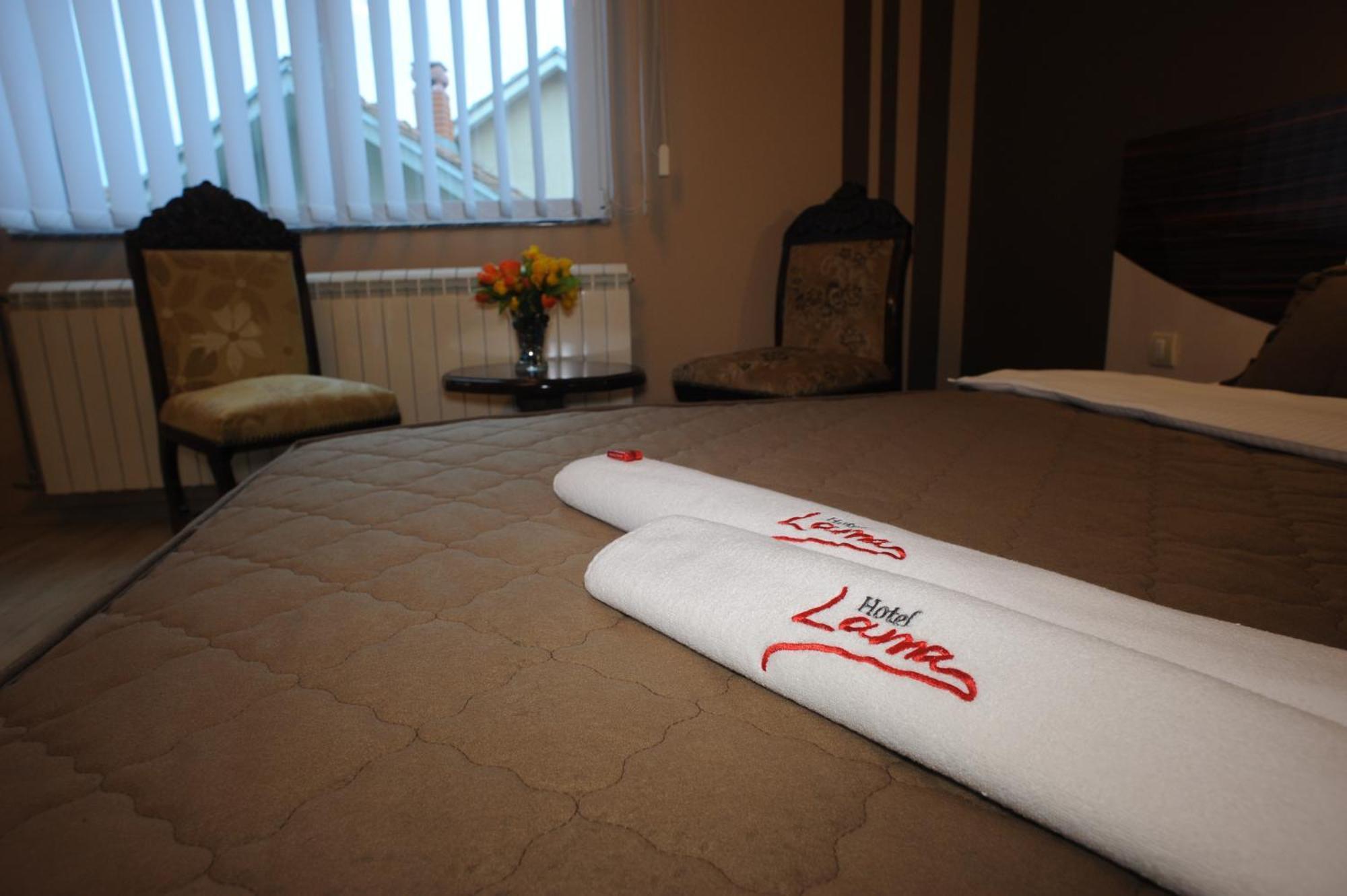 Garni Hotel Lama Kragujevac Buitenkant foto