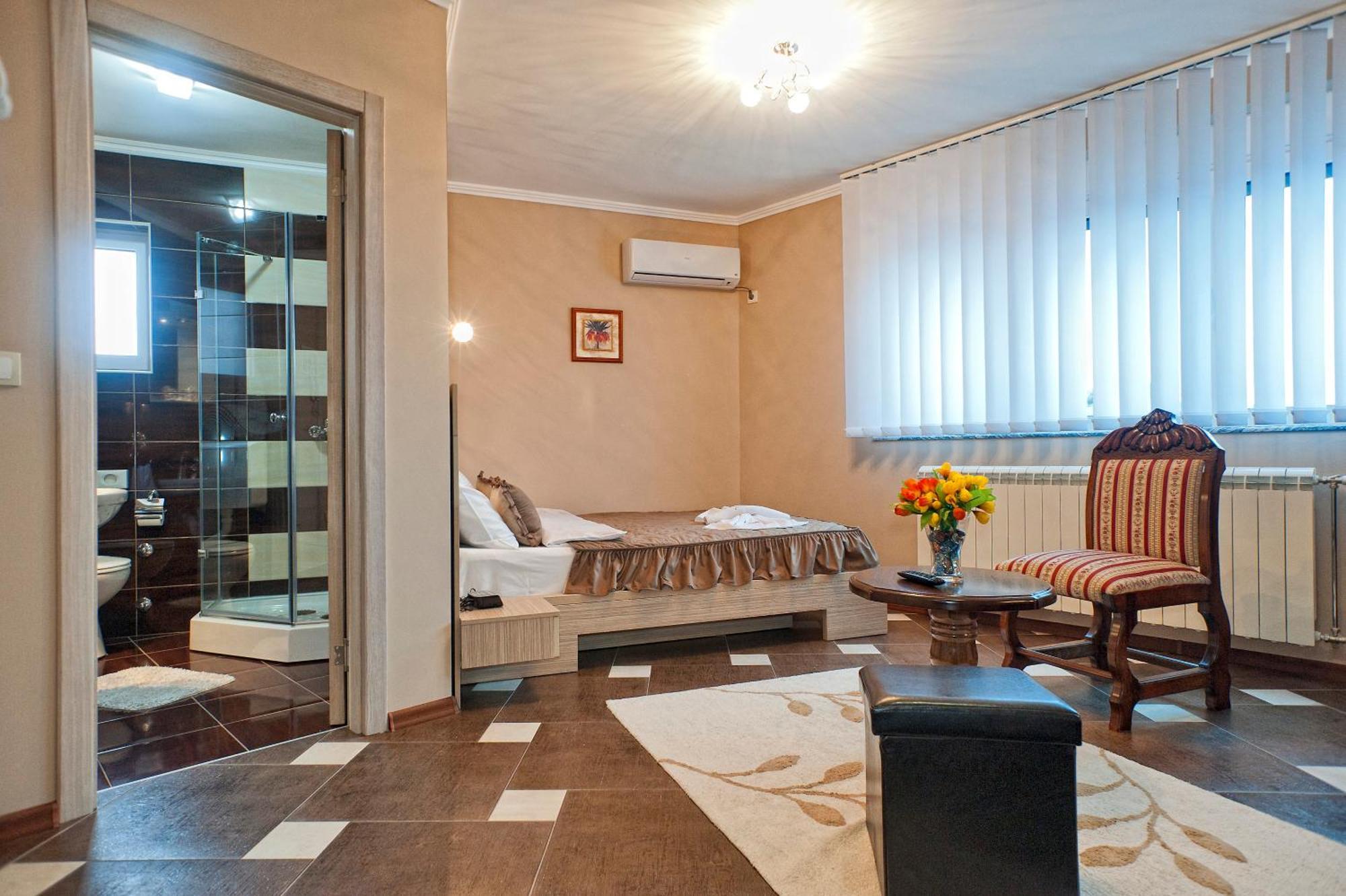 Garni Hotel Lama Kragujevac Buitenkant foto