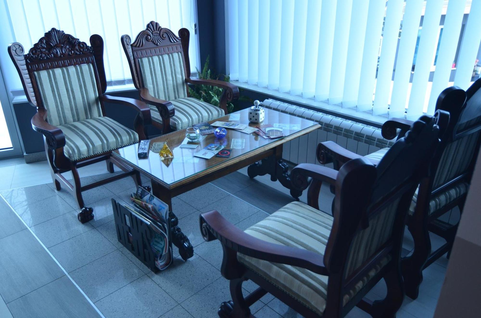 Garni Hotel Lama Kragujevac Buitenkant foto