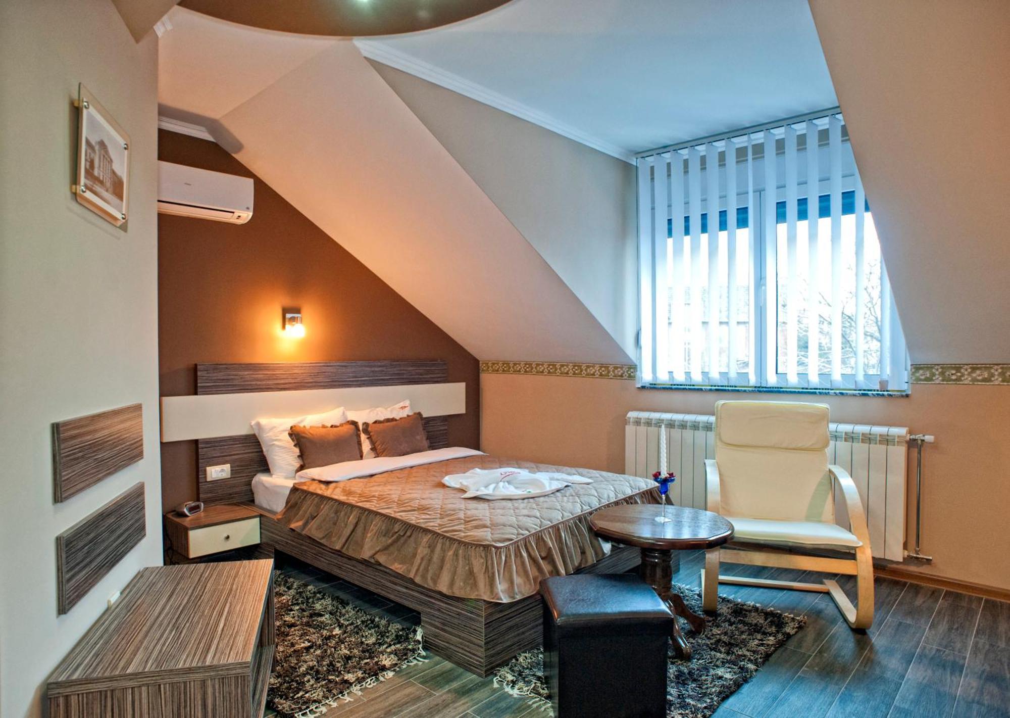 Garni Hotel Lama Kragujevac Buitenkant foto