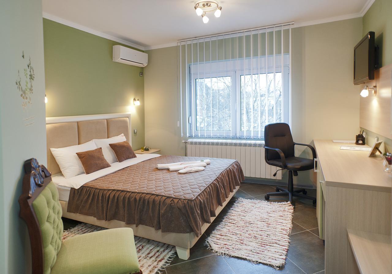 Garni Hotel Lama Kragujevac Buitenkant foto