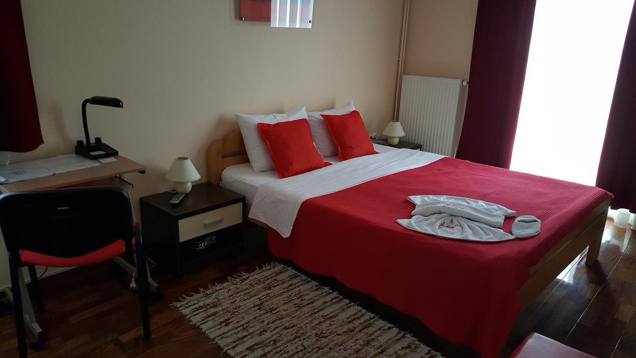 Garni Hotel Lama Kragujevac Buitenkant foto