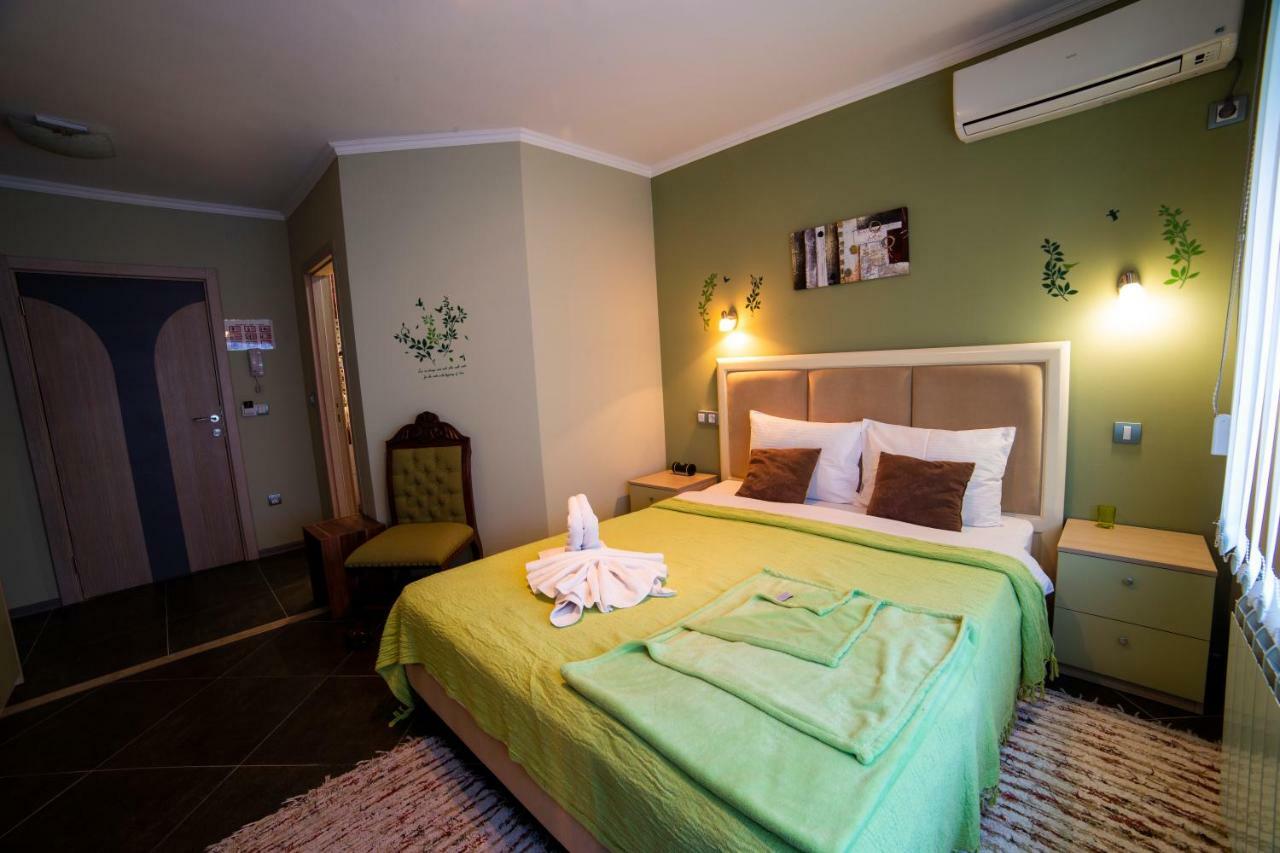 Garni Hotel Lama Kragujevac Buitenkant foto