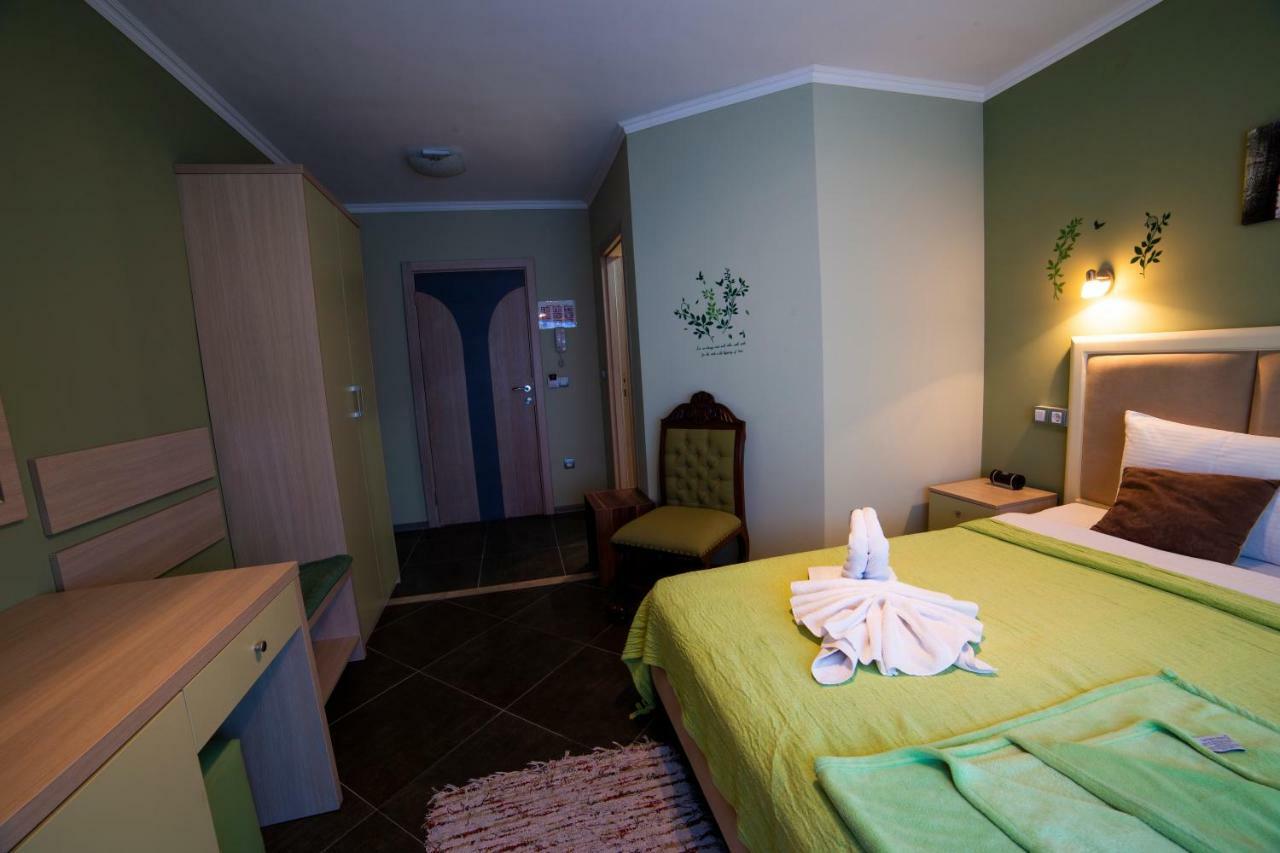 Garni Hotel Lama Kragujevac Buitenkant foto