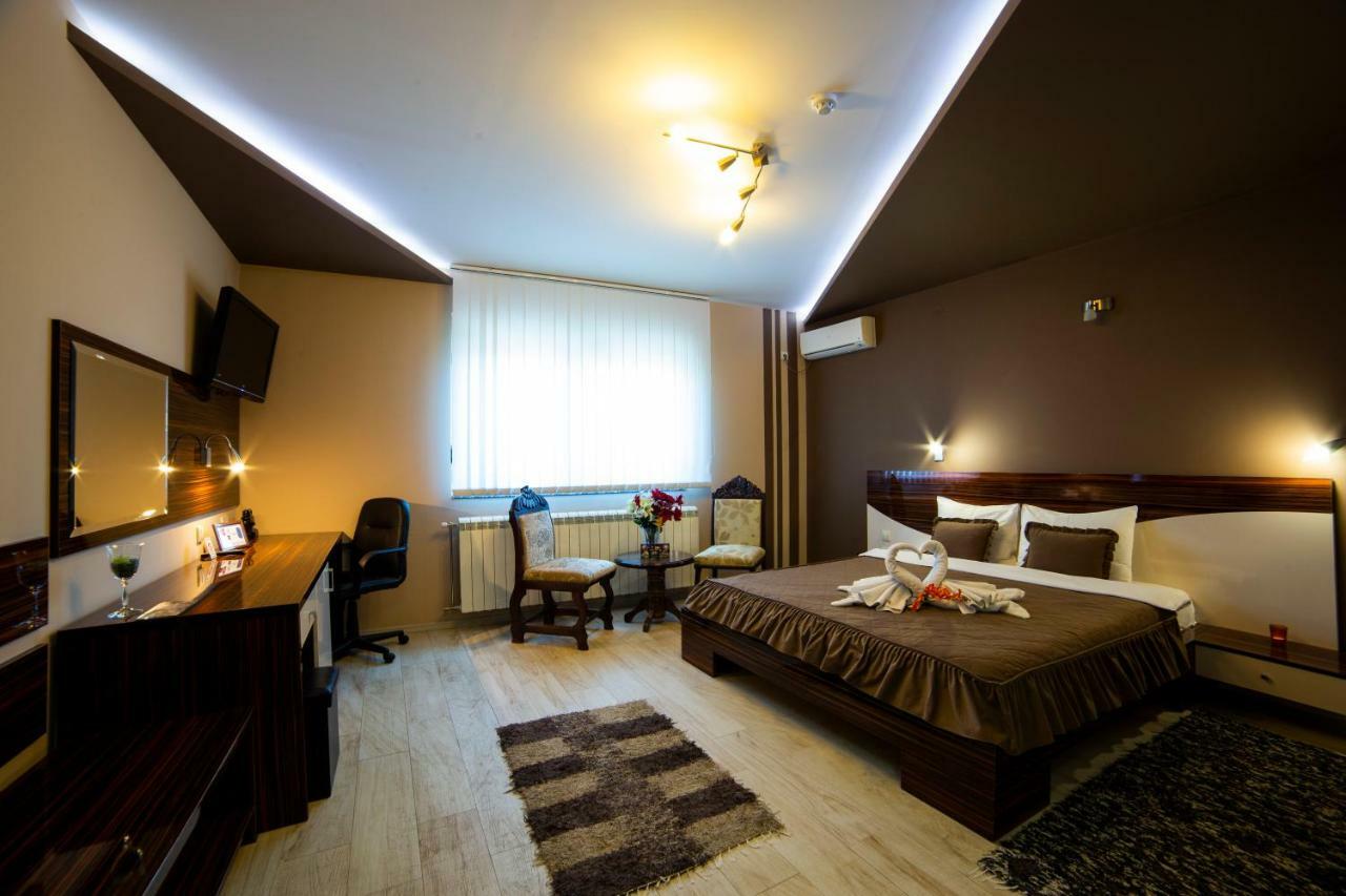 Garni Hotel Lama Kragujevac Buitenkant foto