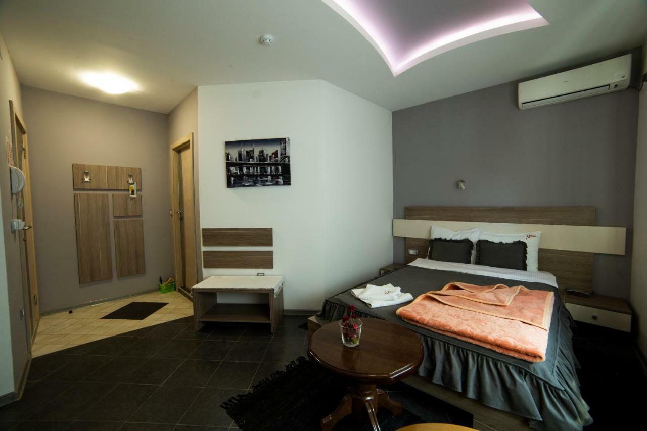 Garni Hotel Lama Kragujevac Buitenkant foto