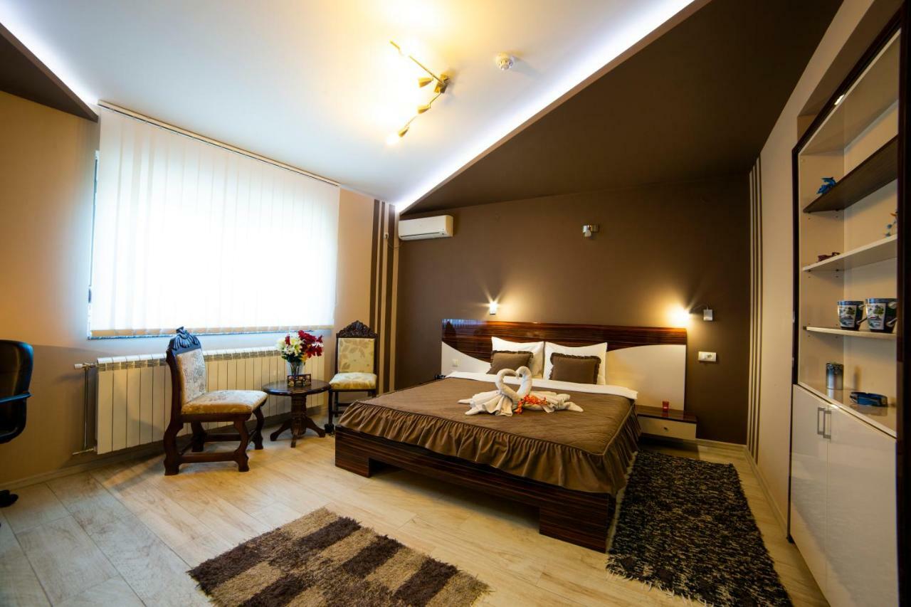 Garni Hotel Lama Kragujevac Buitenkant foto