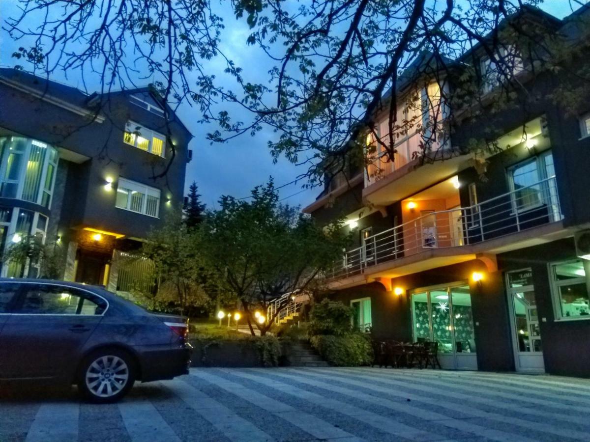 Garni Hotel Lama Kragujevac Buitenkant foto
